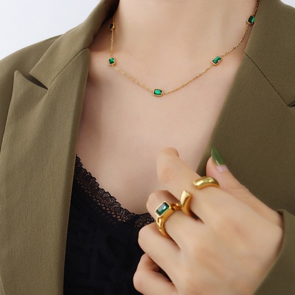 NEW💎18K Gold Plated Green Emerald Necklace*Dainty Necklace*Baguette Necklace - Picture 4 of 6